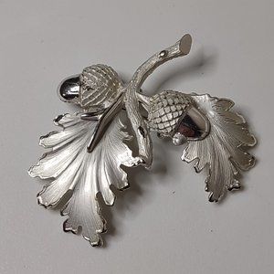 Silver Tone Metal Acorns And Leaves Brooch